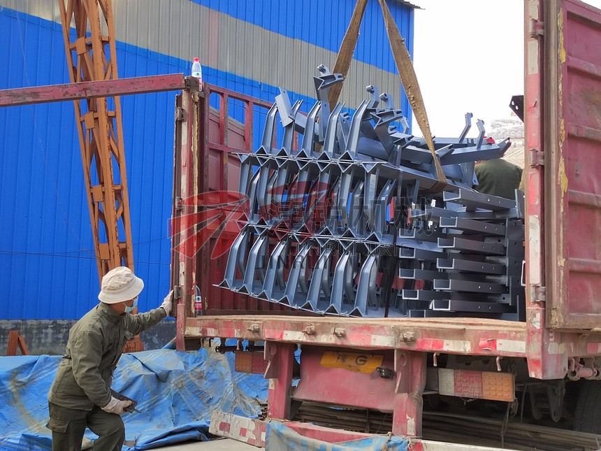 江蘇水利TD75型帶式輸送機現場-1