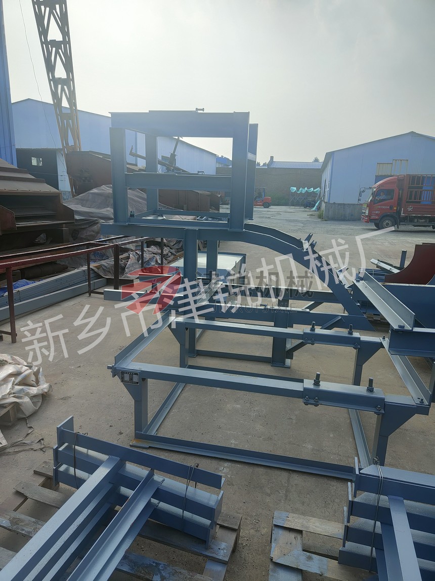 江西大傾角皮帶輸送機發貨裝車現場圖-3 江西大傾角皮帶輸送機發貨裝車現場圖-3