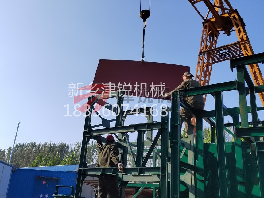 異型封閉式大傾角皮帶輸送機(jī)發(fā)貨現(xiàn)場(chǎng)-5 異型封閉式大傾角皮帶輸送機(jī)發(fā)貨現(xiàn)場(chǎng)-5