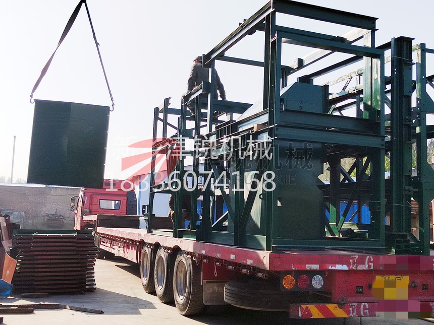 異型封閉式大傾角皮帶輸送機(jī)發(fā)貨現(xiàn)場(chǎng)-4 異型封閉式大傾角皮帶輸送機(jī)發(fā)貨現(xiàn)場(chǎng)-4