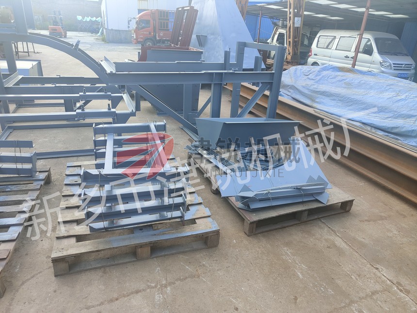 江西大傾角皮帶輸送機發貨裝車現場圖-2 江西大傾角皮帶輸送機發貨裝車現場圖-2