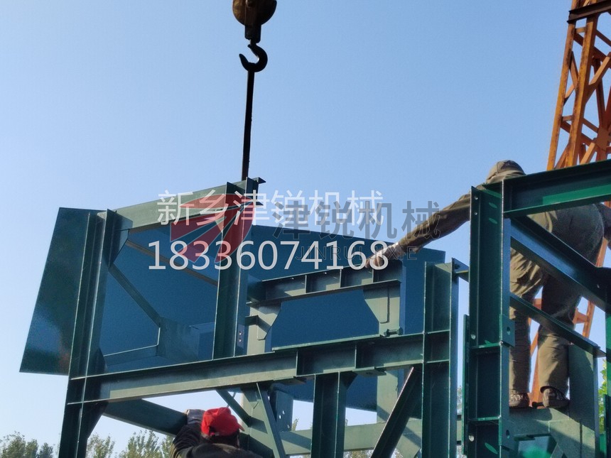 異型封閉式大傾角皮帶輸送機(jī)發(fā)貨現(xiàn)場(chǎng)-6 異型封閉式大傾角皮帶輸送機(jī)發(fā)貨現(xiàn)場(chǎng)-6