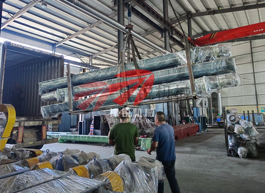 出口越南的螺旋輸送機(jī)發(fā)貨現(xiàn)場實拍