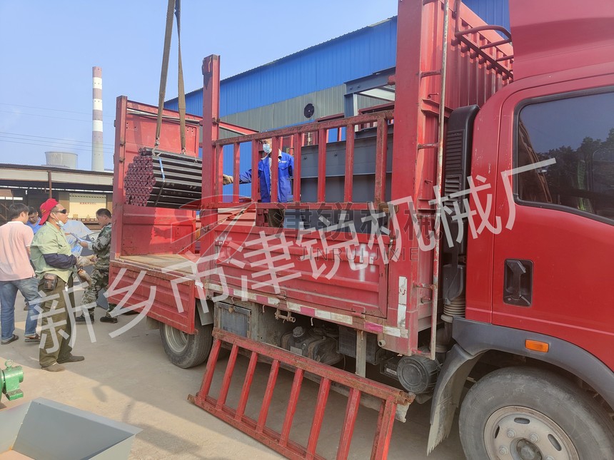 江西大傾角皮帶輸送機發貨裝車現場圖-9 江西大傾角皮帶輸送機發貨裝車現場圖-9