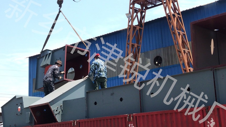 安徽封閉式大傾角皮帶機，振動給料機發貨現場-1