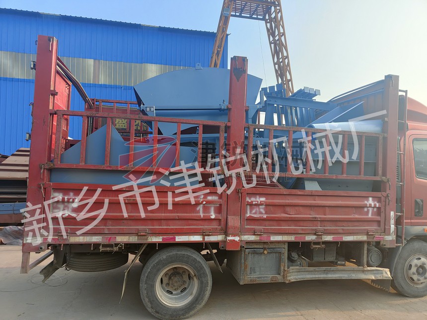 江西大傾角皮帶輸送機發貨裝車現場圖-11 江西大傾角皮帶輸送機發貨裝車現場圖-11