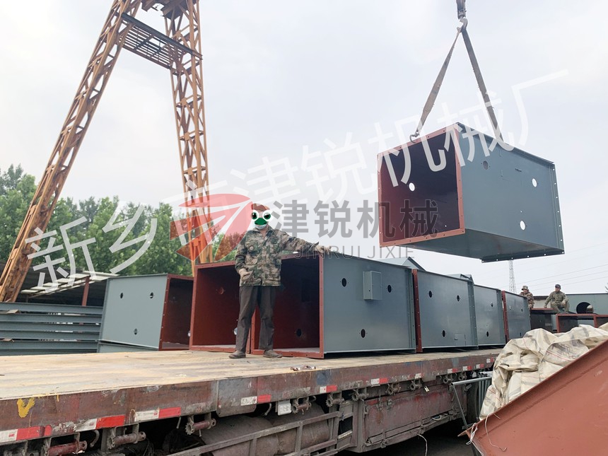 孟州封閉式大傾角皮帶輸送機發貨現場-2