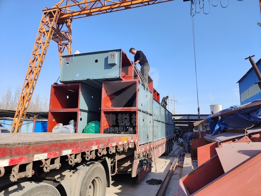 TD75型平皮帶輸送機發(fā)貨現(xiàn)場-4