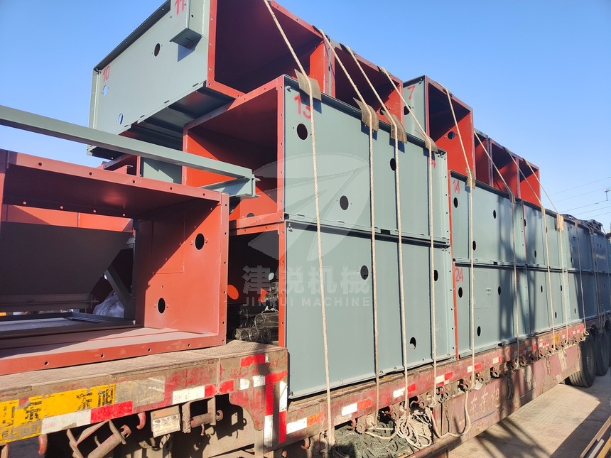 TD75型平皮帶輸送機發(fā)貨現(xiàn)場-5